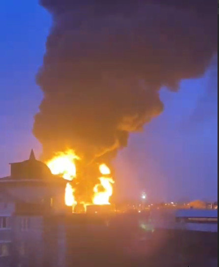 У Бєлгороді горить нафтобаза.