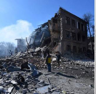 Внаслідок удару загинули щонайменше 10 людей, поранення отримали 35 українців.