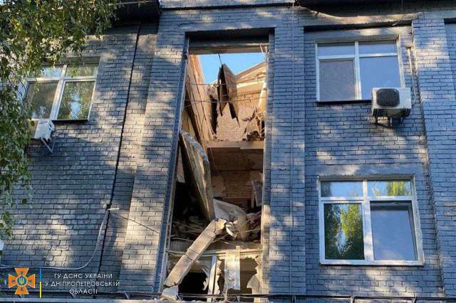 ДСНС показала наслідки нічних ворожих обстрілів Нікополя
