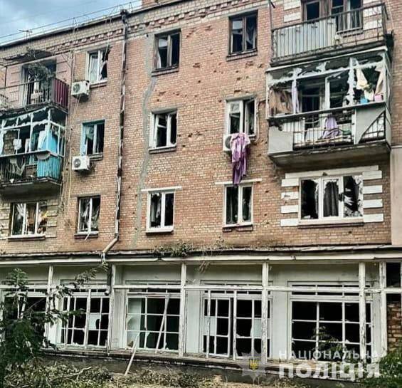 Поліція показала шокуючі фото з обстріляного Нікополя
