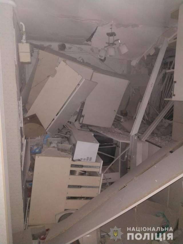 Поліція показала шокуючі фото з обстріляного Нікополя