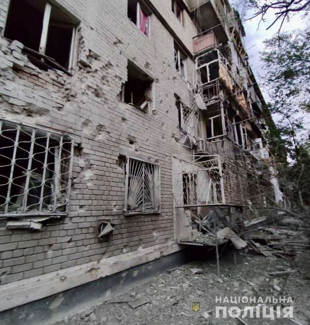 Поліція показала шокуючі фото з обстріляного Нікополя
