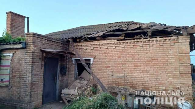 Поліція показала нові фото з місць обстрілів Нікополя