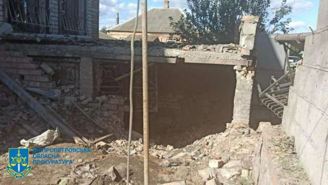 Прокуратура показала нові фото з наслідками обстрілу Нікопольщини