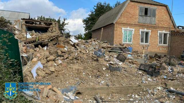 Прокуратура показала нові фото з наслідками обстрілу Нікопольщини