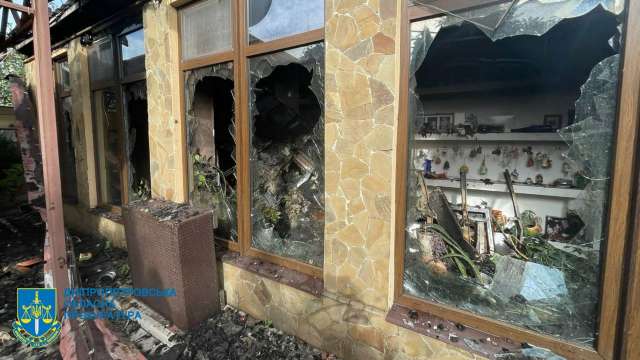 Прокуратура показала нові фото з наслідками обстрілу Нікопольщини