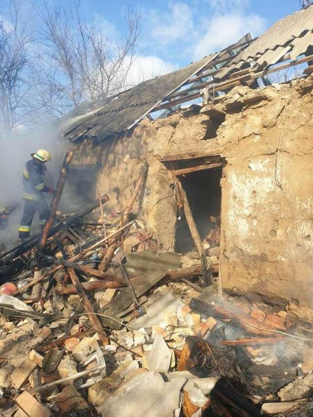 Поліція показала нові фото з місць обстрілу Нікопольщини