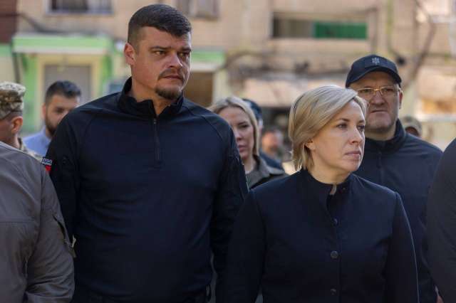 Вони мали б бешкетувати з друзями. Ходити до школи. Помилятися і досягати. Вони мали б жити…