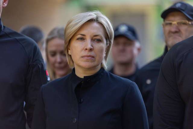 Вони мали б бешкетувати з друзями. Ходити до школи. Помилятися і досягати. Вони мали б жити…