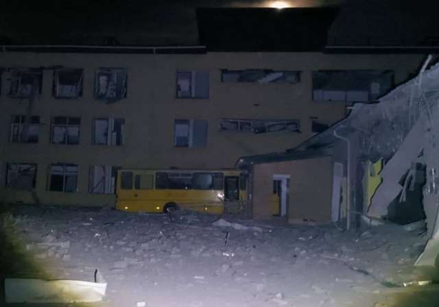 Одразу два райони Дніпропетровщини тероризував вночі ворог.