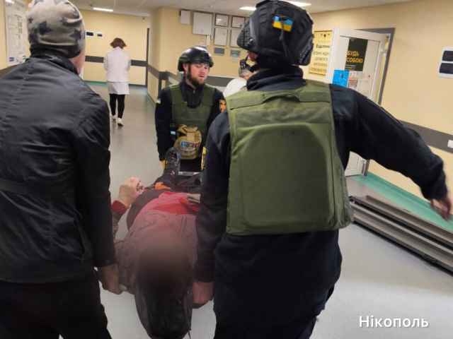 Росіяни вдарили FPV по пасажирському автобусу в Нікополі.