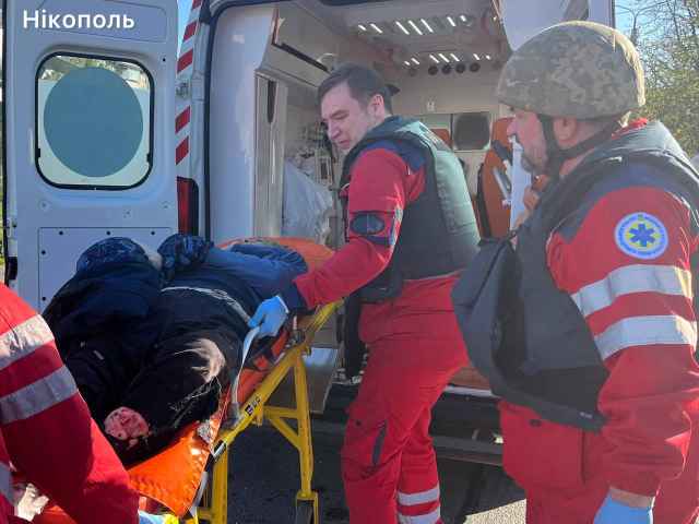 Росіяни вдарили FPV по пасажирському автобусу в Нікополі.