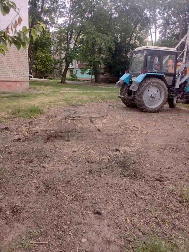Стихійні звалища як з великогабаритних, так і з твердих побутових відходів.