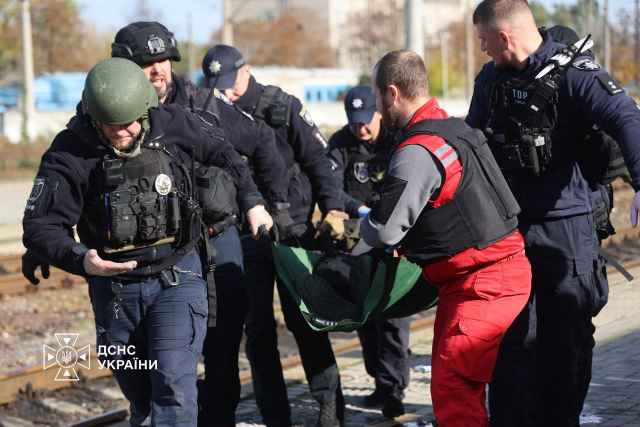 Жахливий російський удар по залізничному вокзалу в Дніпрі